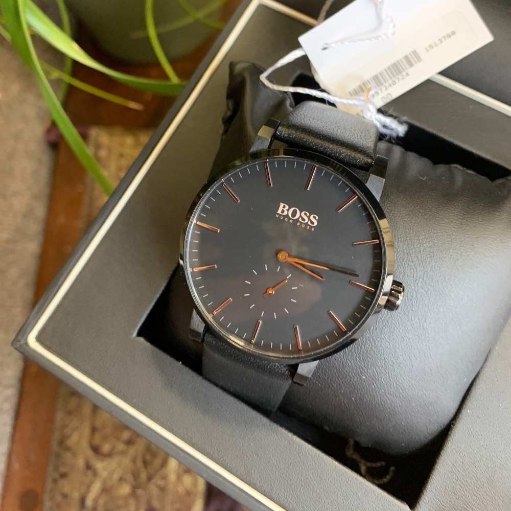 SOLD⛔️Authentic BOSS 42 Ionic plated steel leather watch - Picture 5 of 13